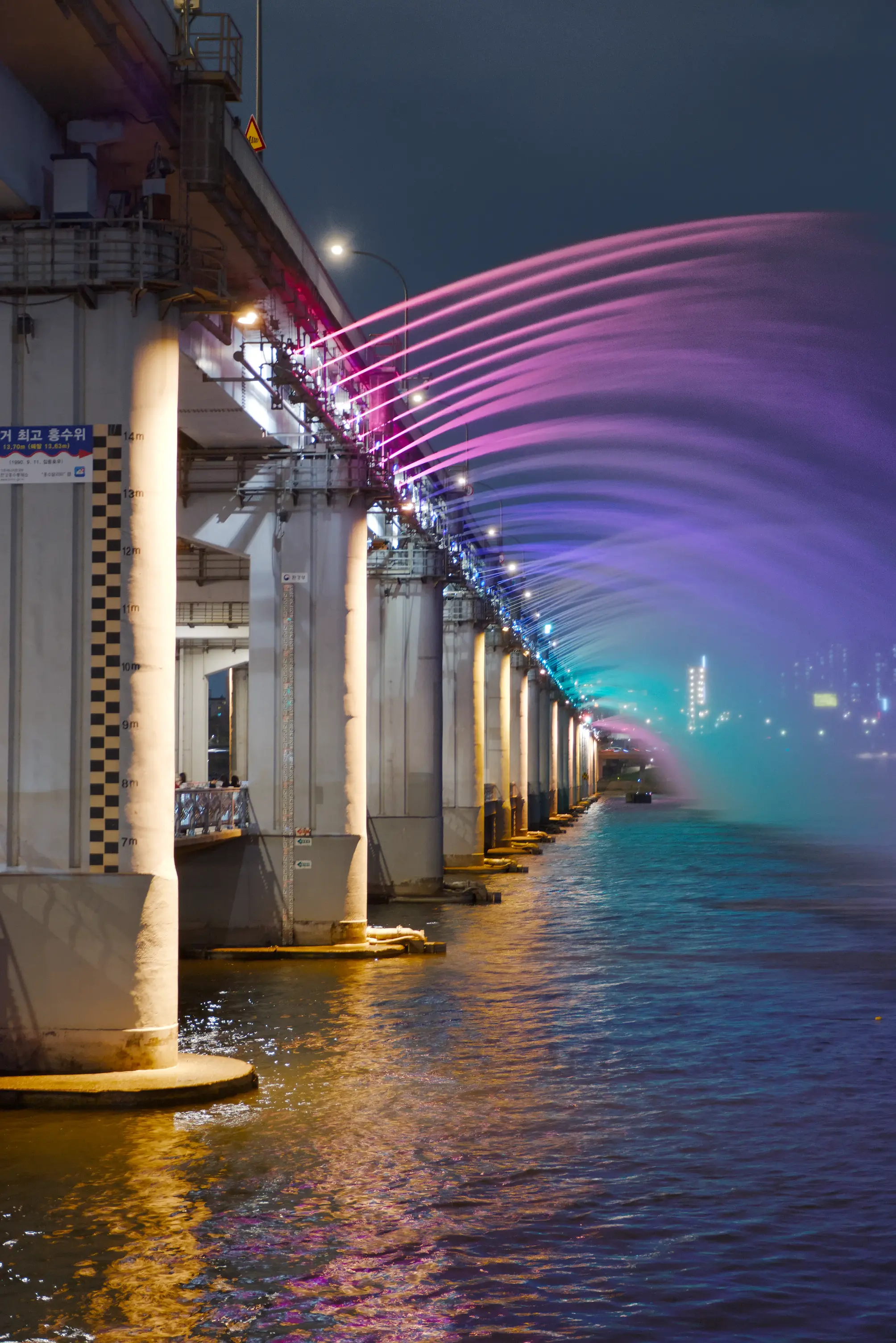 Illuminated water sprays from Banpo Bridge